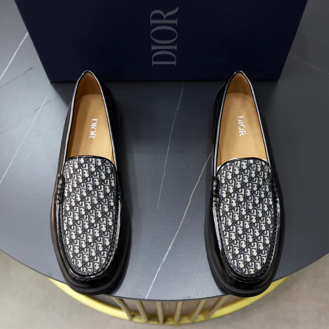 Ex-factory price: 540🙅‍♂️🙅‍♂️🙅‍♂️ Brand: Dior DIOR Standard code: Men's code 38/44 (45 can be customized) Grade: Same as the official website Material: Original cowhide stitching, cowhide lining, original TPU wear-resistant soft outsole Style categories: Leisure and sports version, footwear for driving, young fashion, European and American trends, British style Color: actual picture color
